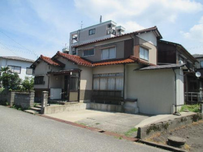 涌波貸家外観